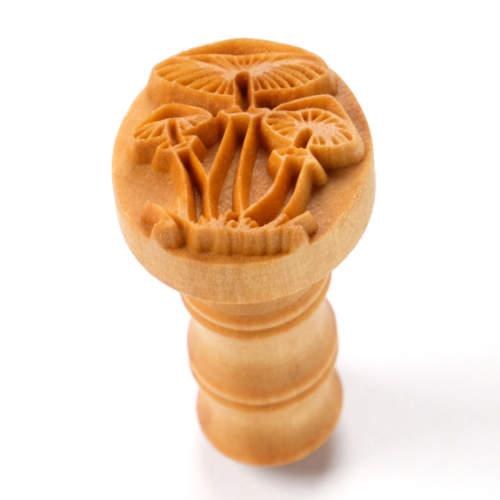 SCM289 - Med. Round Stamp: Cluster of Mushrooms, 2.5cm