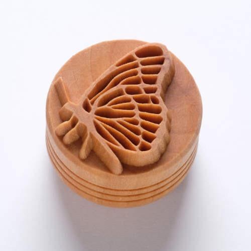 SCL146 - Lrg. Round Stamp: Resting Butterfly, 4cm