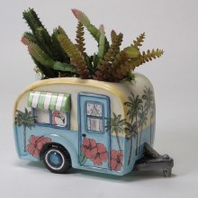 Additional picture of MB1514 - Vintage Camper     10"L x 6"W x 6"H