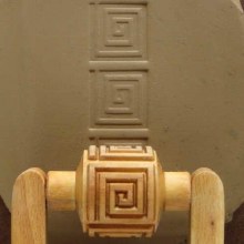 RM-001 Med. Handle Roller - Square Spirals, 3cm