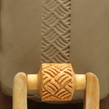 RM-008 Med. Handle Roller - Basket Weave, 3cm