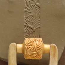 RM-024 Med. Handle Roller - Wild Organic Abstract, 3cm