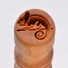SCS-171 Sm. Round Stamp - Chameleon on Branch, 1.5cm