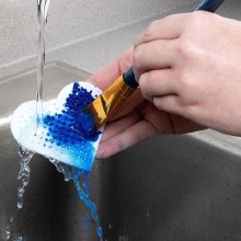Additional picture of RD-100 Heart Brush Grooming Pad