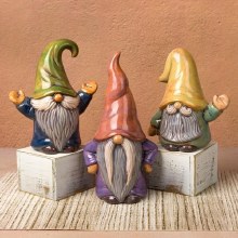 Additional picture of MB041 - High Five Gnome     4"L x 5.5"W x 6.5"H