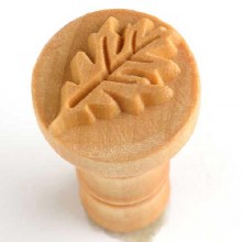 SCM-057 Med. Round Stamp - Oak Leaf, 2.5cm