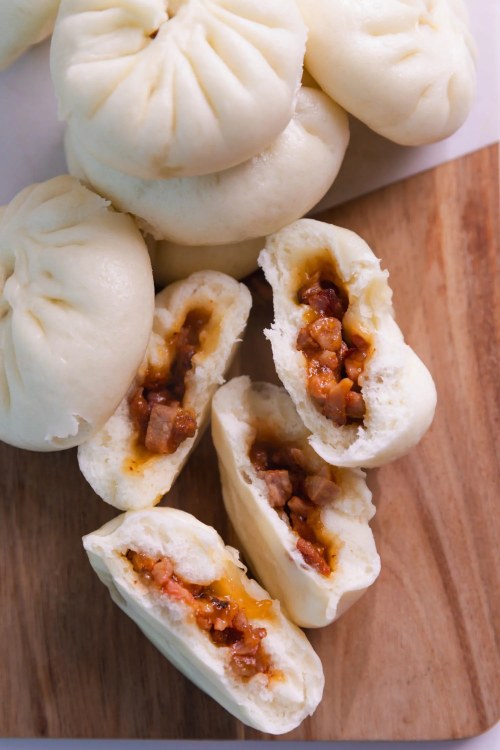 STEAMED PORK BUN/SIOPAO