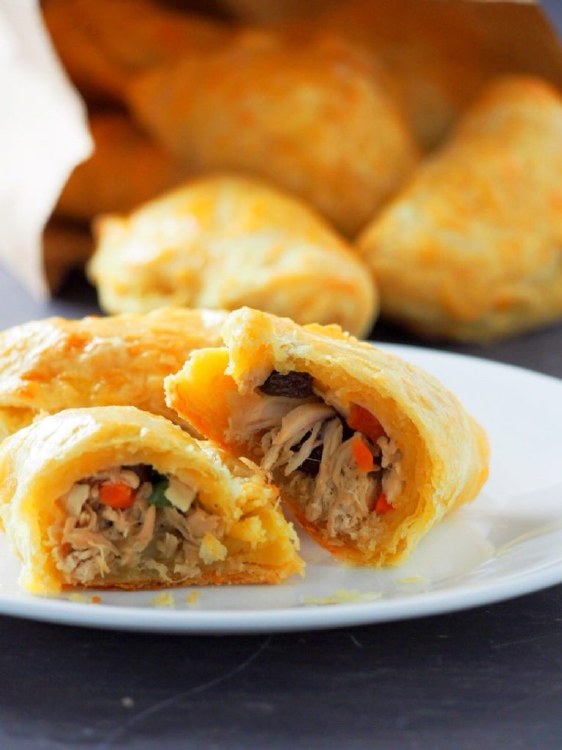 CHICKEN EMPANADA