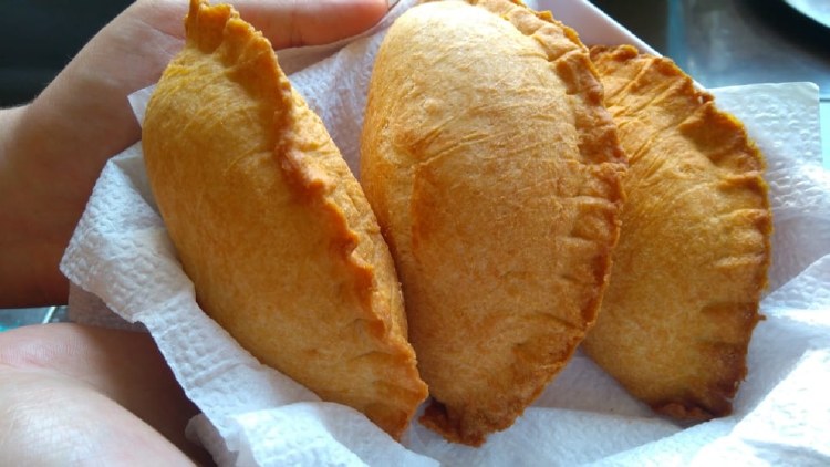 LECHON EMPANADA