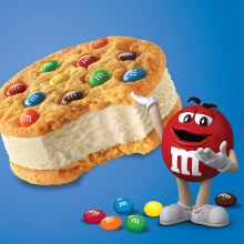 Cookies and Cream M&M Sandwich