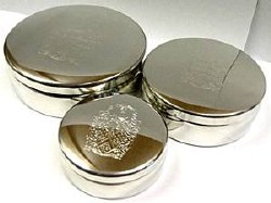 CRESTED ROUND TRINKET BOX - L