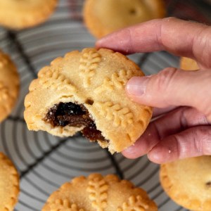 Additional picture of Walkers Mince Pies x 6 - 372g