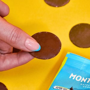 Additional picture of Montezuma's Giant Milk Chocolate Buttons - 120g