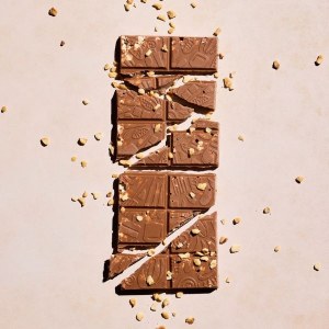 Additional picture of Ombar Oat M'lk Hazelnut Chocolate Bar - 70g