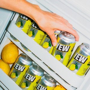Additional picture of Yew Zesty Lemon Sparkling Water - 440ml