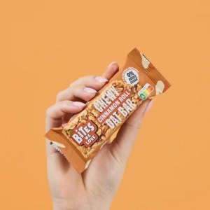 Additional picture of Bites We Love Crispy Cinnamon Roll Protein Bar - 50g