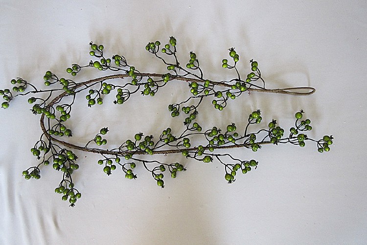 Rose Hip Garland Green 150cm
