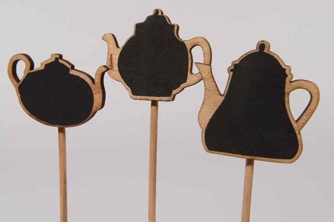 Plywood blackboard on pick