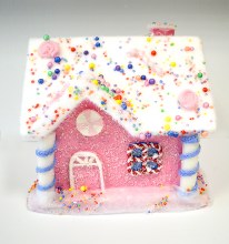 Gingerbread snow house Pink