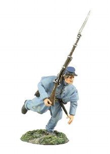 UNION INFANTRY IN OVERCOAT