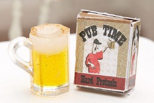 PUB TIME PRETZEL BOX ,MUG OF B