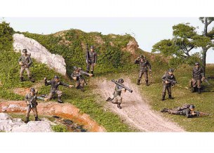 ARMY FIGURES FIGHTING (10)