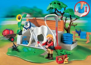 HORSE W/WASHING STATION DISC.