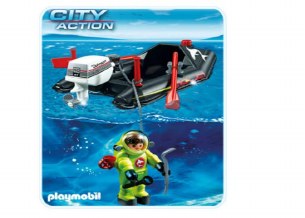 DINGHY WITH DIVER