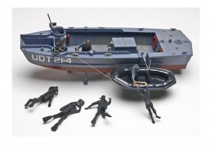 1/35 UDT BOAT WITH FROGMEN