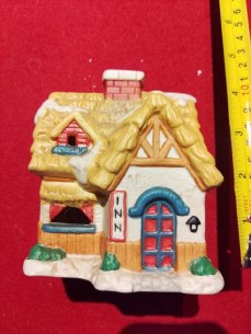 SNOWY INN LIGHT HOLDER