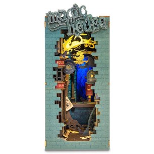 Book Nook: Magic House