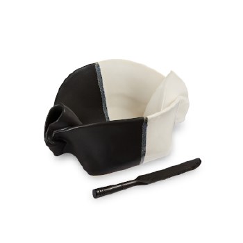 Hilborn Black + White Pinch Pot