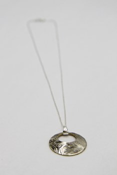 Lynda Carr: Vintage Open Circle Necklace - Silver
