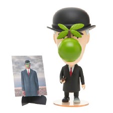 Artist Figurine - René Magritte