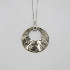 Additional picture of Lynda Carr: Vintage Open Circle Necklace - Silver