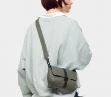 Additional picture of Gaston Luga: Olive Splash Crossbody Bag