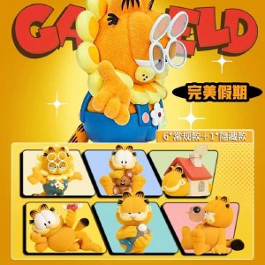 Garfield Perfect Holiday Blind Box Figurine