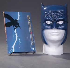Batman Dark Knight Returns Book and Mask Set