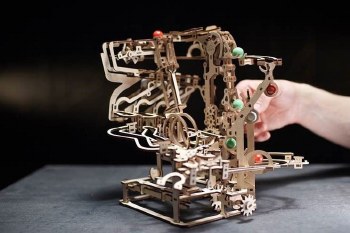 Marble Run Chain Hoist model kit - 400 Pieces