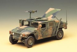 M-1025 ARMORED CARRIER  1/35 [1350]