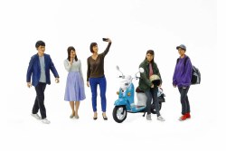 Tamiya 1/24 Campus Friends Set II Model Figure Kit