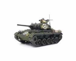 M24 Chaffee US Light Tank 1/35 Model Kit (ITALERI)