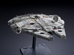 Millennium Falcon Star Wars: The Rise of Skywalker 1/144 Plastic Model Kit