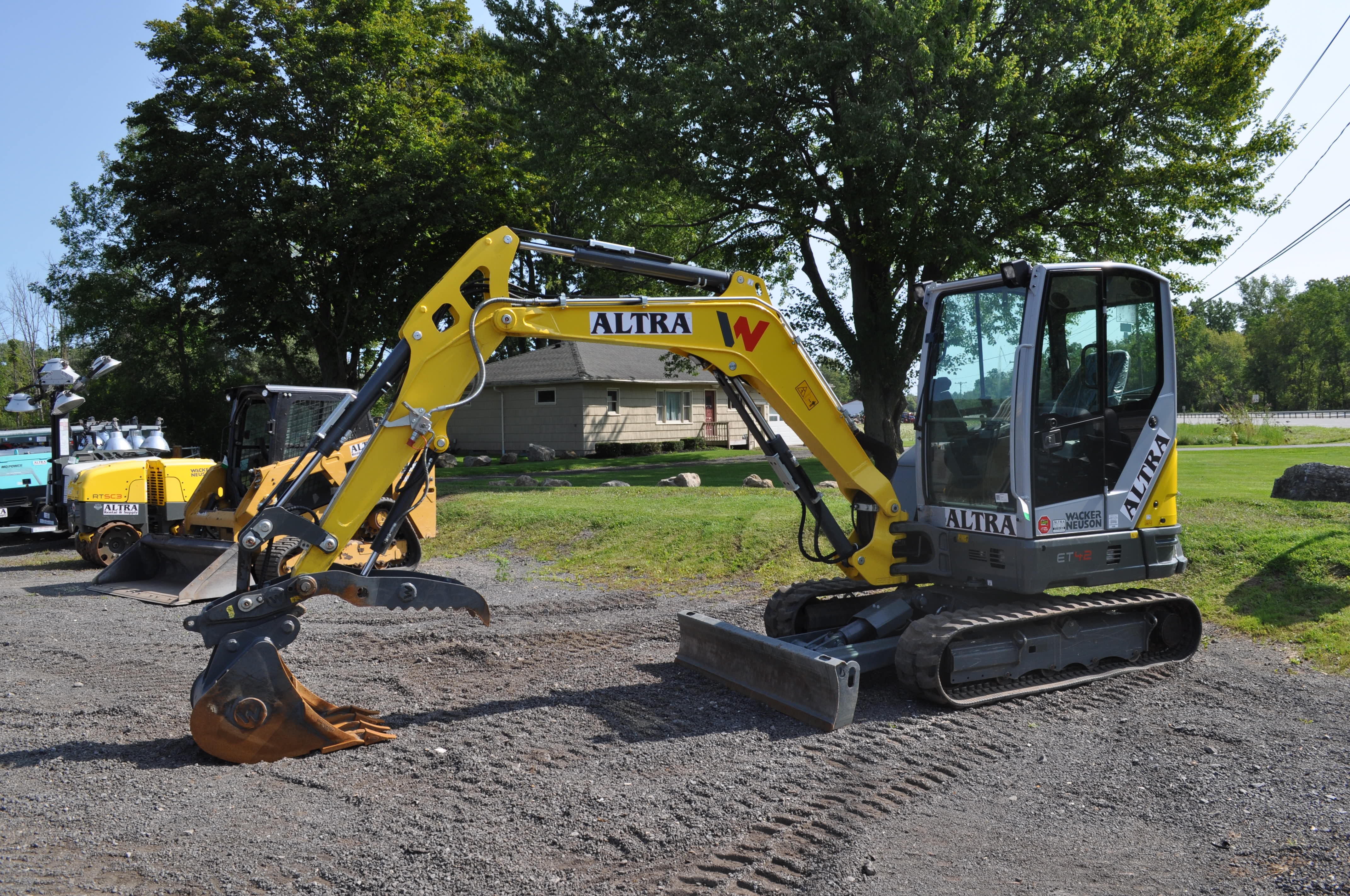 https://www.altrarental.com/Used_Equipment/ET42-0681-2.JPG