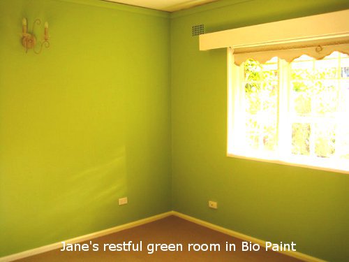 A peaceful green room painted with natural Bio Paint.