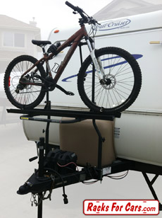Arvika 2 bike rack with travel trailer bracket holding a bike, right view