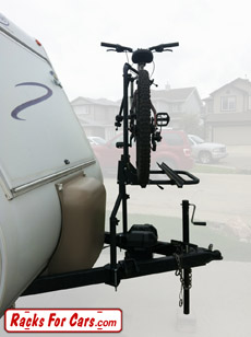 Arvika 2 bike rack with travel trailer bracket, bike loaded, side view