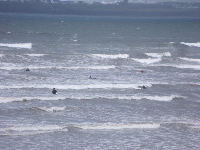 messy 2 to 3 foot waves, lots of beginners out